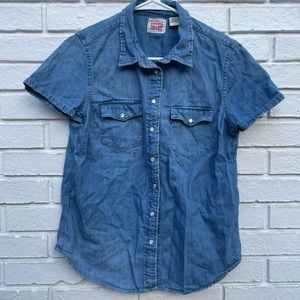 Women’s Levi short sleeve denim button up